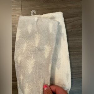 Wondershop White and Gray White Trees Hand Towels set of 2-NWOT